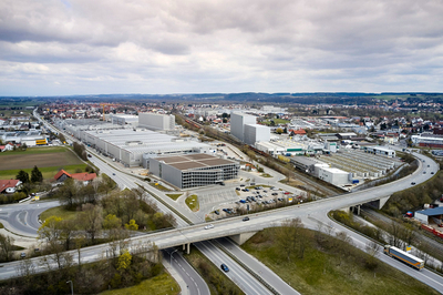 創新驅動未來 全新BMW iX在丁格芬工廠投產，年內上市，引領豪華智能出行新時代